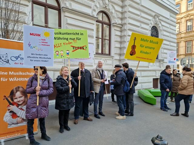 Eine Musikschule für Währing fordert ein Team von Unterstützenden rund um Irmingard Floegl (zweite von links). | Foto: z.V.g.