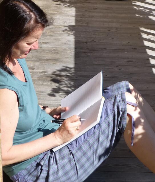 Schreiben kann neue Perspektiven auf das Leben eröffnen. | Foto: Alexandra Peischer