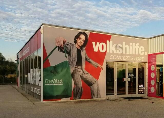 Neben Bekleidung werden Bücher, Spielzeug, Elektrogeräte, Sport- und Freizeitartikel sowie Antiquitäten im Concept Store der Volkshilfe in Timelkam angeboten. | Foto: Volkshilfe Oberösterreich