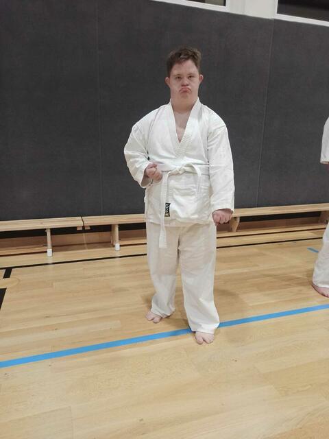 Tobias Lackner besucht regelmäßig gemeinsam mit Monel in Spittal das Karate Angebot. | Foto: Privat