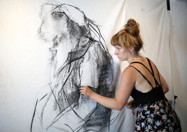 „Wer ist Wir“ zeigt Werke, die in den internationalen Symposien des eu-art-networks im Burgenland entstanden sind. | Foto: Hans Wetzelsdorfer