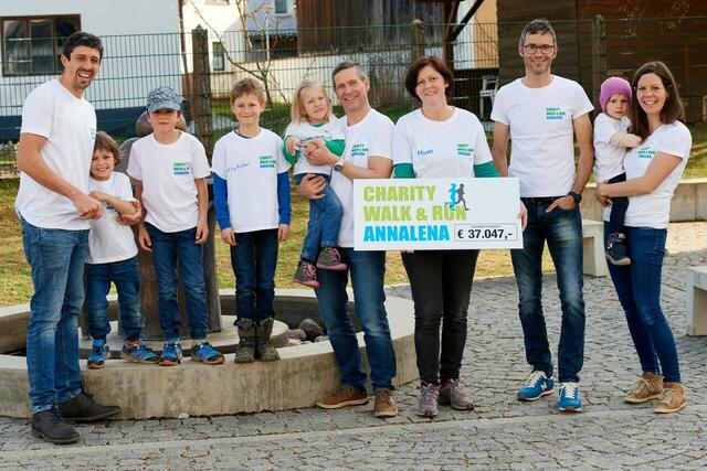 Die Spendenübergabe vom letzten Lauf. | Foto: besserlaufen.at