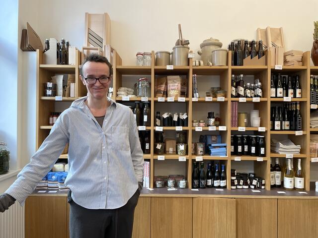 Alexandra Liberda in ihrem Lokal. | Foto: Miriam Al Kafur