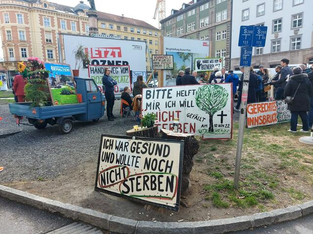 Pressegespräch über Status quo und Protestversammlung gegen Neugestaltung am Bozner Platz. | Foto: Depaoli
