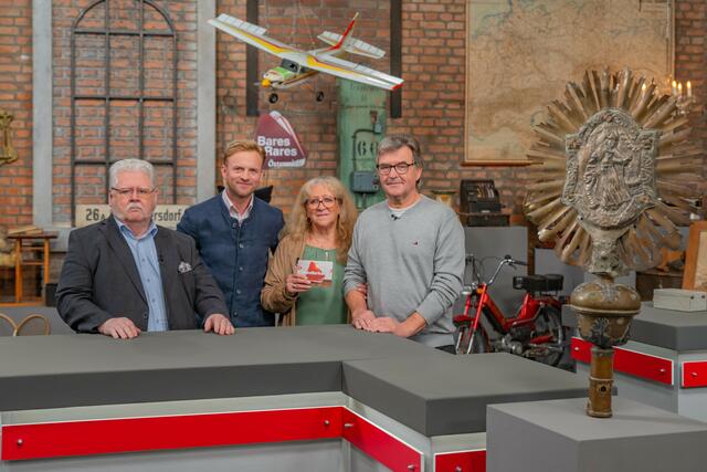  Erich Tromayer und Willi Gabalier mit Angela und Matthias Grasi | Foto:  ServusTV/Thomas Salamonski