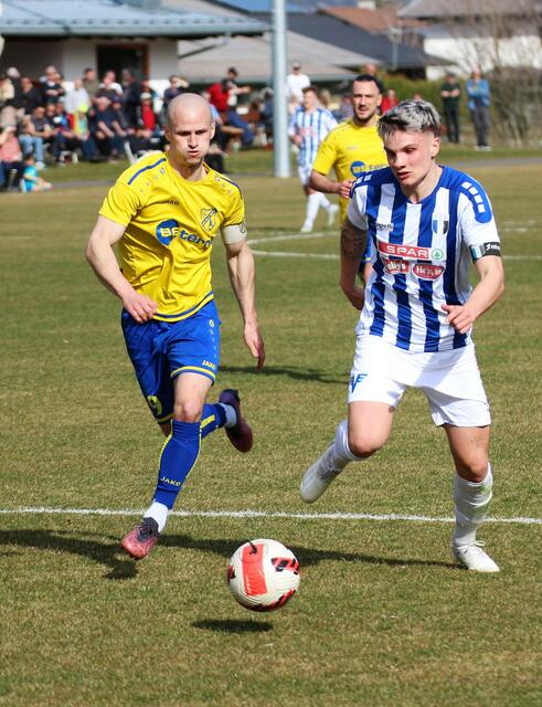 Benjamin Kraft (li.) und Daniel Wurnig (FCK Kapitän). | Foto: Schwaighofer