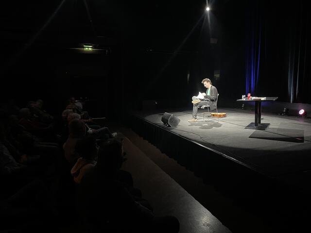 Im Rampenlicht begegnet Alexander Hechtl passioniert dem "Wappler"-Dasein. | Foto: Kulturforum/Gregor Klemencic
