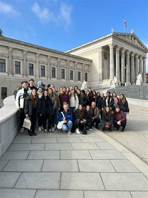 Bei dem Besuch in Wien lernten die zweiten Jahrgänge viel über Politik. | Foto: Andrea Kreil