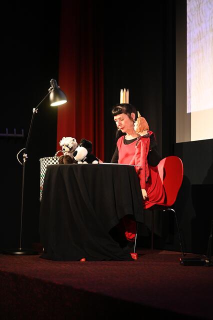 Das Bilderbuchkino setzt auf Musik, starke Bilder und Mitmachelemente. Sowohl Margit Zierhut als auch Flip von Texta konnten als Künstler für das Projekt gewonnen werden. | Foto: Helmut Walter