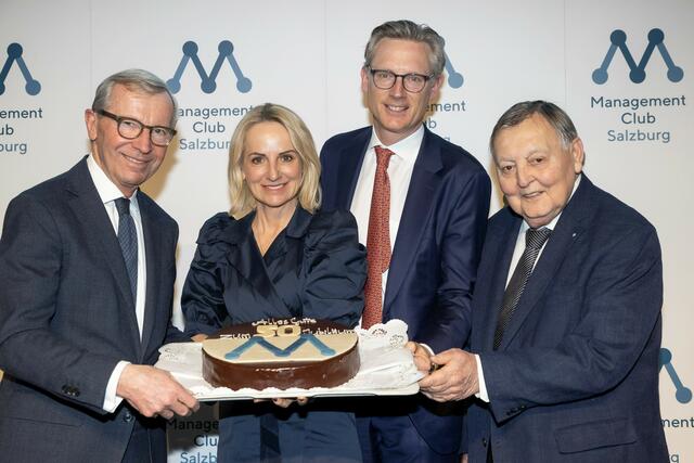Landeshauptmann Wilfried Haslauer, Brigitte Lackner-Wilhelmstätter (GF Management Club Salzburg), MCS-VorsitzenderJohannes Hörl, Gründungsvorsitzender Wolfgang Gmachl (v.l.) | Foto: Management Club Salzburg/Andreas Kolarik