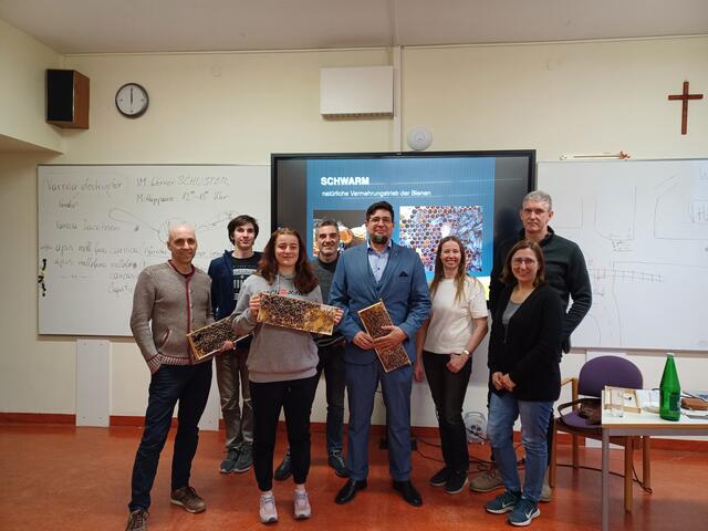 IM Werner Schuster und seine Kursteilnehmer:innen
 | Foto: Leonie Baminger