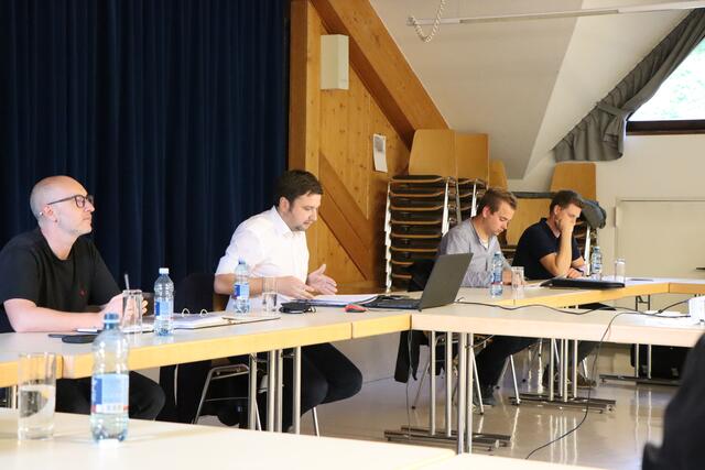 Der Zammer Gemeinderat unter dem Vorsitz vom Bgm. Benedikt Lentsch (2.v.l.) tagt am 27. März um 19 Uhr im Kultzrsaal. (Symbolbild) | Foto: Othmar Kolp