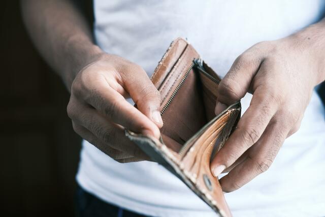 Bei den Privatinsolvenzen befindet man sich in Tirol mittlerweile wieder auf Vorkrisenniveau. Nach drei Jahren erreicht die Anzahl der Schuldenregulierungsverfahren wieder ein Normalmaß. | Foto: unsplash/Towfiqu barbhuiya (Symbolbild)