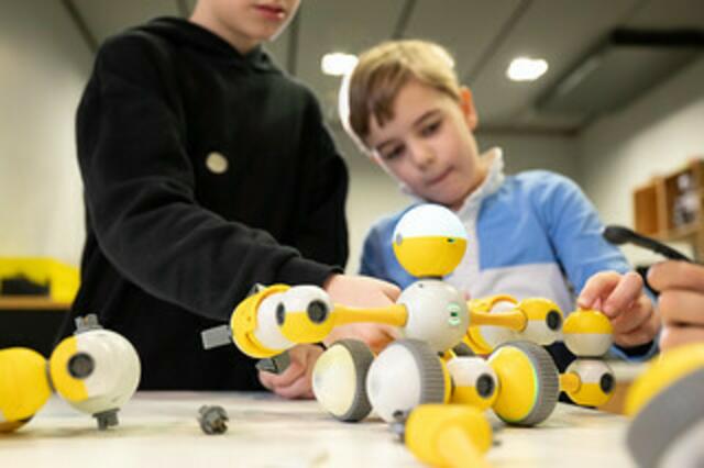 Im AEC heißt es "Manege frei": Im Zirkus Robotikus können Kinder unterschiedlichste Maschinen kennenlernen. | Foto: Ars Electronica / Birgit Cakir