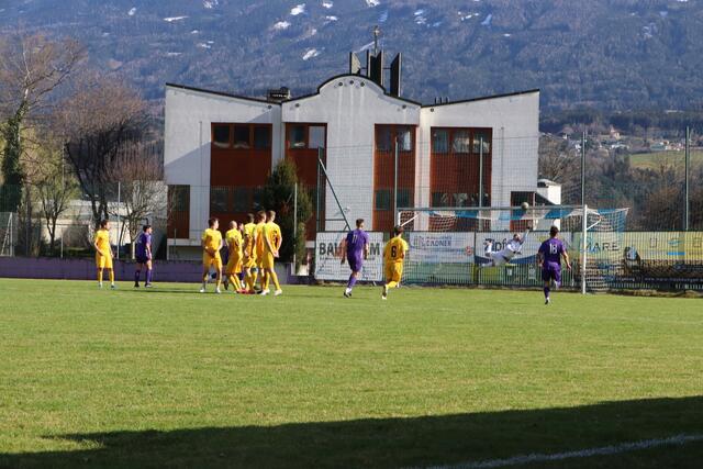 Herrlicher Führungstreffer für den IAC per Freistoß. | Foto: Raffaela