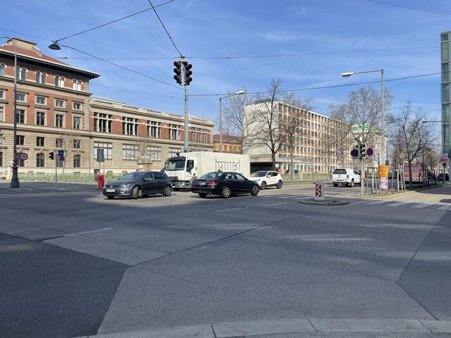 Vielbefahrene Straßen wie Am Heumarkt oder die Vordere Zollamtstraße erhöhen das Gefahrenpotenzial. | Foto: Hannah Maier