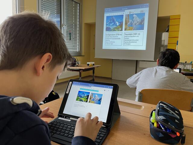 Mittlerweile wurden 32 iPads mit Tastatur und Stift an Schüler:innen sowie Lehrkörper ausgegeben.  | Foto: Brückenschule St. Valentin