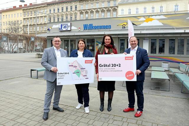 Freuen sich über den Start von "WieNeu+" im 2. und 20. Bezirk (v.l.): Brigittenauer Bezirkschef Hannes Derfler, Vizebürgermeisterin und Wohnbaustadträtin Kathrin Gaál, Gemeinderätin Selma Arapovic und Leopoldstädter Bezirkschef Alexander Nikolai (rechts).
 

 | Foto: PID/Martin Votava