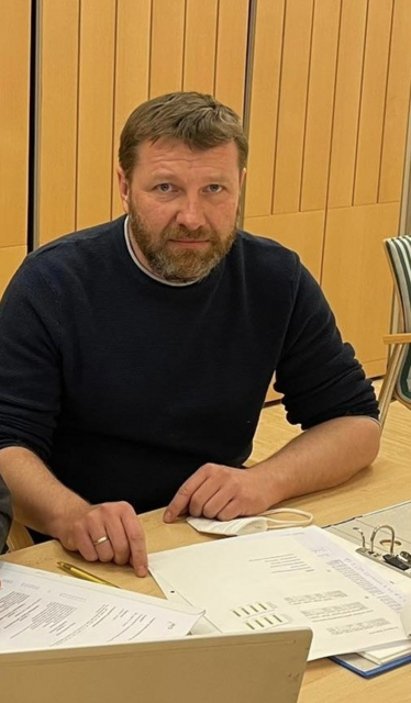 Die „Heide-Schulden“ verursachen hohe Zinszahlungen – dieses Geld fehlt nun für die wichtigen Investitionen in Schulen, Feuerwehr und Sportanlagen“, stellt Zukunft Ischl-Finanzstadtrat Hannes Bauer verärgert fest. | Foto: Zukunft Ischl