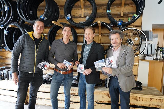 Von links: Phillip Löscher (i. V. von Bernhard Plasounig), Geschäftsführer Christopher Krenn, WKK-Spartenobmann Raimund Haberl und WKK-Bezirksstellenleiter Christian Fitzek. | Foto: MeinBezirk.at (alle)