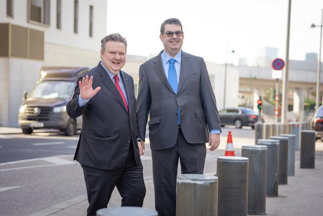 Für Wiens Bürgermeister Michael Ludwig (SPÖ) kommt eine Koalition mit der FPÖ nicht in Frage. Auch IKG Wien-Präsident Oskar Deutsch warnt vor einer Koalition mit den Blauen. | Foto: Alexander Mach/RMW