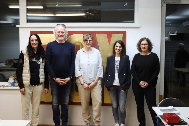 Tanja Senn (Kulturreferentin der Gemeinde St. Anton am Arlberg), AKT-Präsident Peppi Spiss, Katharina Spiss (Arlberger Kulturfrauen), Kassierin Nicole Hafele und Lisa Krabichler (Kuratorin Symposium). | Foto: Elisabeth Zangerl