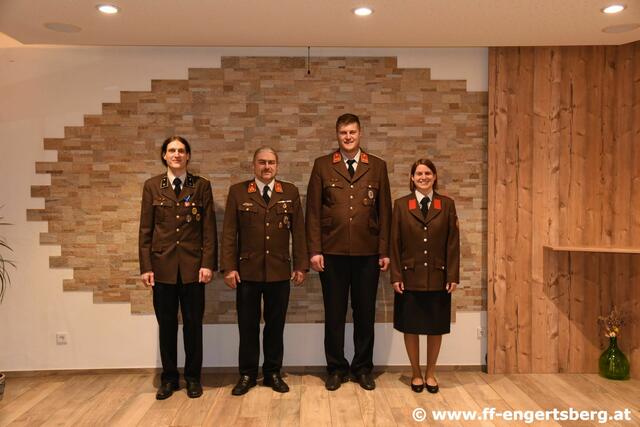 Das neue Kommando der Freiwilligen Feuerwehr Engertsberg: Schriftführer Christoph Beham, Kommandant Michael Zahlberger, Kommandant-Stellvertreter Bernhard Schasching und Kassierin Julia Feitzinger.  | Foto: FF Engertsberg