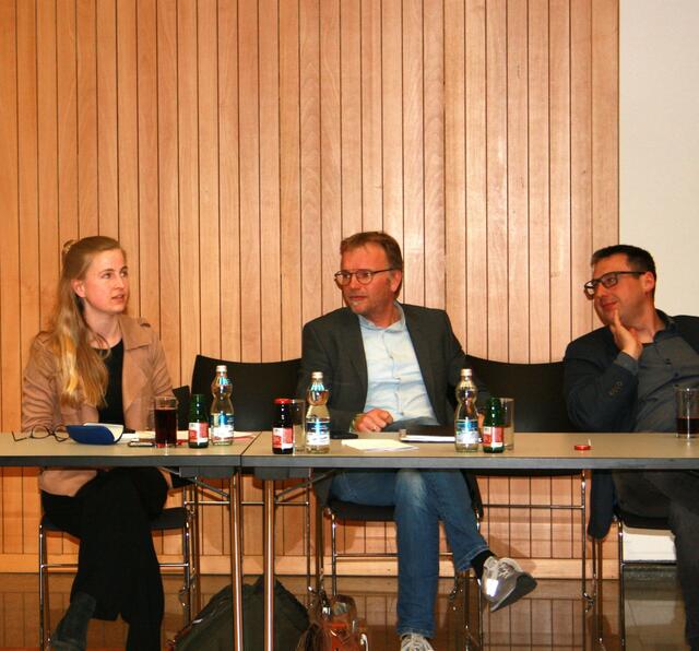 Lena Schröcker diskutierte im Kreise der weiteren Regionalentwicklungsvereine. | Foto: REA