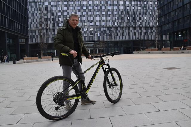 Immer mehr Favoritner fahren mit dem Rad. Hier  Edwin de Jong der mit seiner Firma Jobrad auf "Diensträderd" setzt. | Foto: Karl Pufler