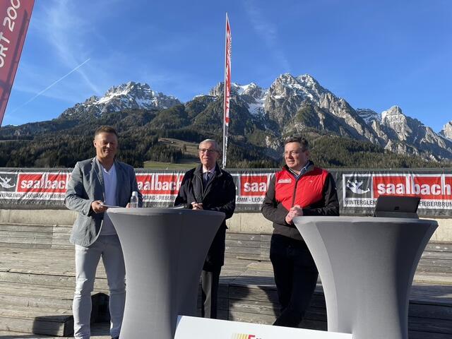Vlnr.: Micheal Dusek (Verkaufsleiter Region West von "Energie Direct"), Landeshauptmann Wilfried Haslauer und Kornel Grundner (Geschäftsführer der Leoganger Bergbahnen). | Foto: Sarah Braun