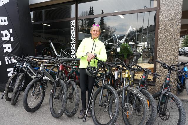 Manche kamen bereits dem Anlass passend gekleidet.