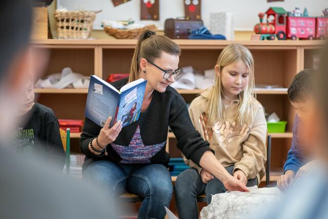 Die Autorin Monika Rebenda hält Lesungen in den Volksschulen. | Foto: Rebenda