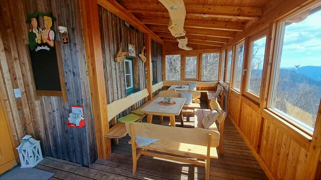 Über den überdachten Teil der Terrasse ...

 | Foto: Walter Fuchs