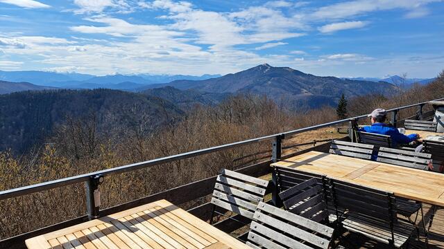 Auf der Terrasse von der Enzianhütte ...

 | Foto: Walter Fuchs