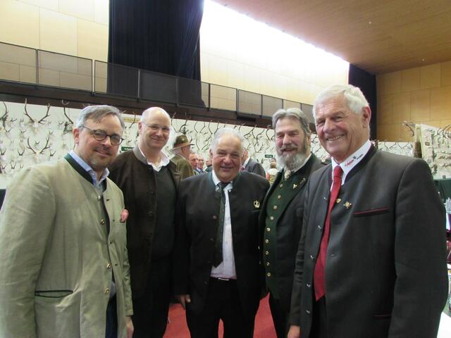 Jadgpächter Philipp von Esebeck und Hubertus Mühlhäuser, BJM Hermann Siess, Jagdleiter Pettneu-Malfon Bruno Raich und Vbgm. Jakob Klimmer. 