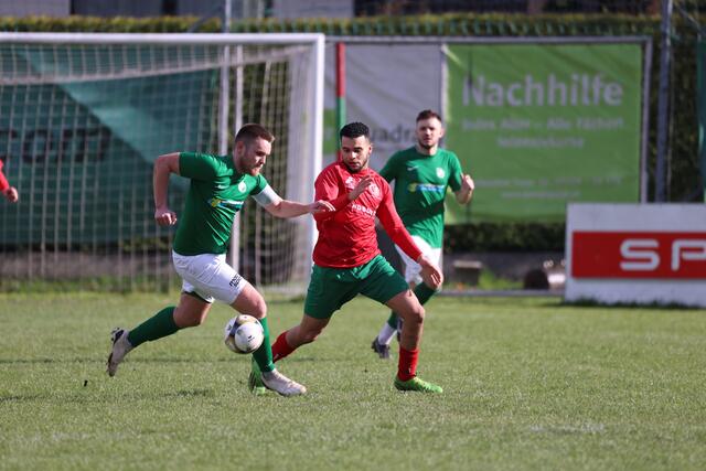 Erfolgreiche Hörschinger: Michael Eckerstorfer (l.) behauptet sich im Zweikampf. | Foto: Reischl (alle)