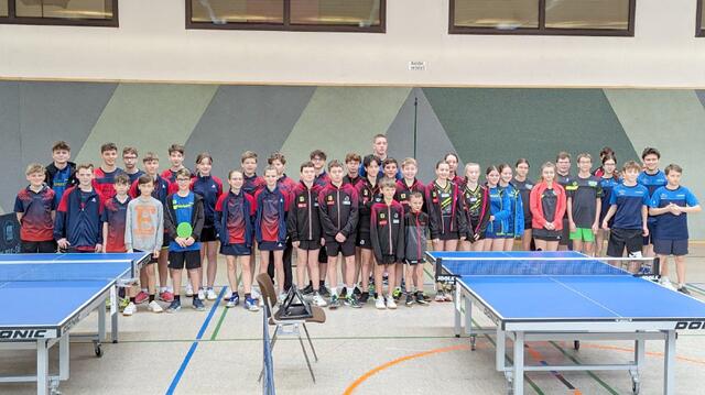 Mädchen und Bursch der U15-Altersklasse trafen sich in Völs zu den Tiroler Meisterschaften im Tischtennis. | Foto: SV Völs