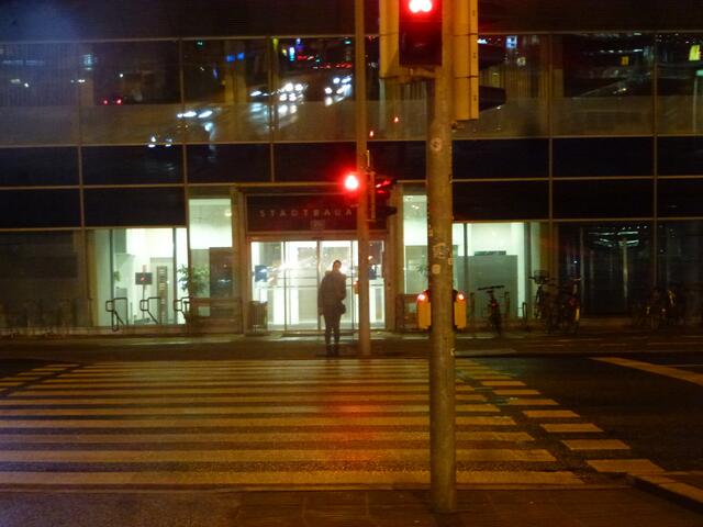 Besuch beim Arbeitsplatz vom Klimaschutzbeauftragten der Ökostadt Graz während der Earh Hour 2023...