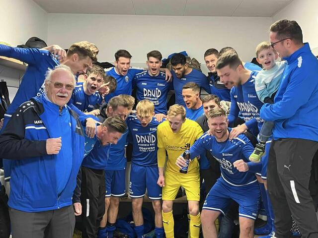 Die Spieler vom ASKÖ Korkisch Rotenturm jubelten in der Kabine über den 3:2-Sieg in Grafenschachen. | Foto: ASKÖ Rotenturm