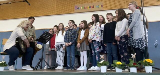 Der Chor der Volksschule Königsdorf. | Foto: Mittelschule Jennersdorf