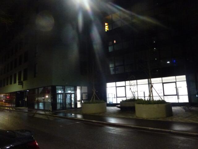 AMS Graz West in der  Zollgasse während der Earth Hour 2023.