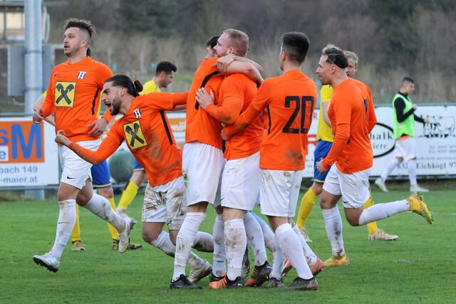 Eichkögl jubelte über den späten Ausgleich um 3:3 gegen Kirchberg. | Foto: schmidbauer