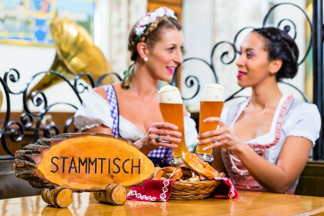 FPÖ und ÖVP wollen eine Wirtshausprämie einführen. Diese sollen nur Wirte erhalten die regionale und traditionelle Speisen anbieten. | Foto: pantermedia.net/Kzenon