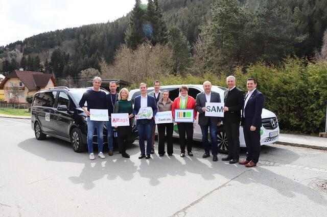 Die Verantwortlichen für das Sammeltaxi Oststeiermark (SAM) präsentierten in Mönichwald eine Zwischenbilanz über den Neustart. | Foto: Alfred Mayer