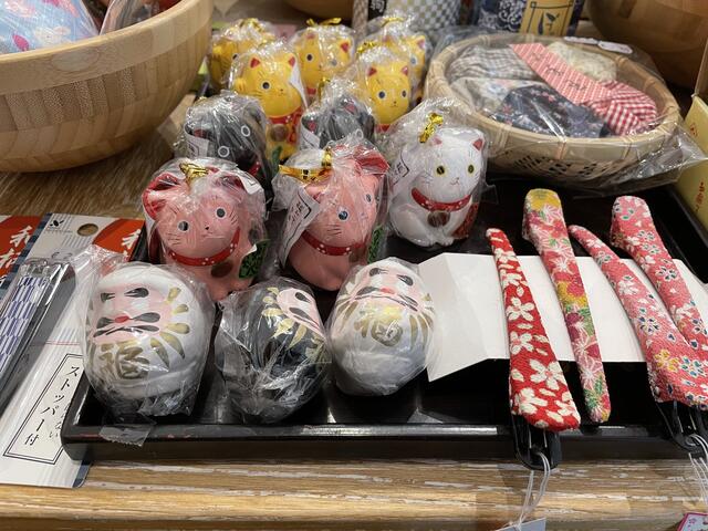 Hier findet man Waren, die es derzeit auch in Japan zu kaufen gibt.  | Foto: Salme Taha Ali Mohamed