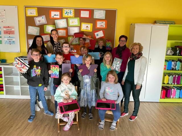 Die Kinder freuten sich sehr über die neuen Tablets. | Foto: VS St. Peter-Freienstein