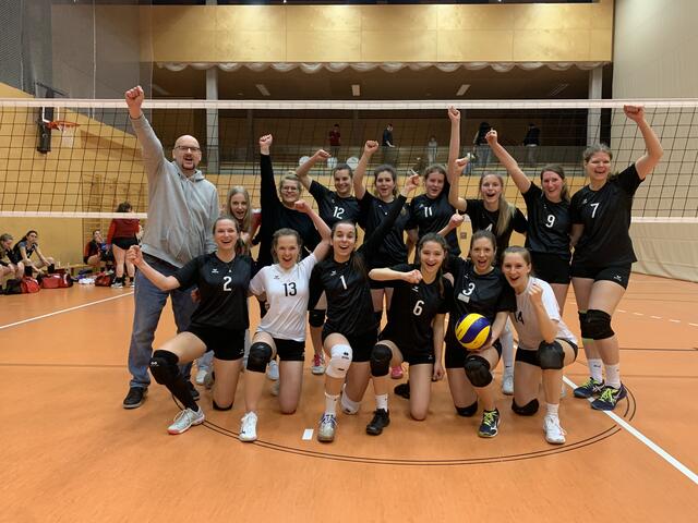 Das erfolgreiche Team von Pregarten 1 freut sich am Ende der ersten kompletten Saison nach Corona über den oö. Vizemeistertitel.  | Foto: KaGr