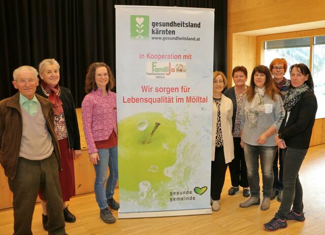 (v. l.) David Warnuth, Elisabeth Schrall, Mag.a Maria Radziwon (Referentin), Silvia Göritzer (Besuchsnetz-Koordinatorin), Anneliese Klabischnig, Heidi Schober, Hemma Wallner(hinten), Angelika Brandstätter. | Foto: FamiliJa