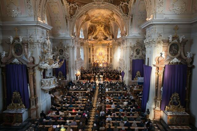 Beeindruckende Aufführung der Wiltener Sängerknaben in der Basilika. | Foto: Sigl