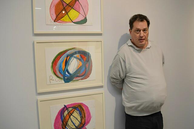 Charakteristisch für Rudi Gschwantner sind schwungvolle, kreisförmige Malereien. | Foto: Pilz